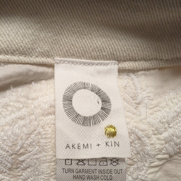 Akemi + Kin (Anthro) Kimono - Picture 7 of 8